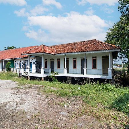 Spot On 92832 Al Mahira Syariah Hotel Majalengka Bagian luar foto