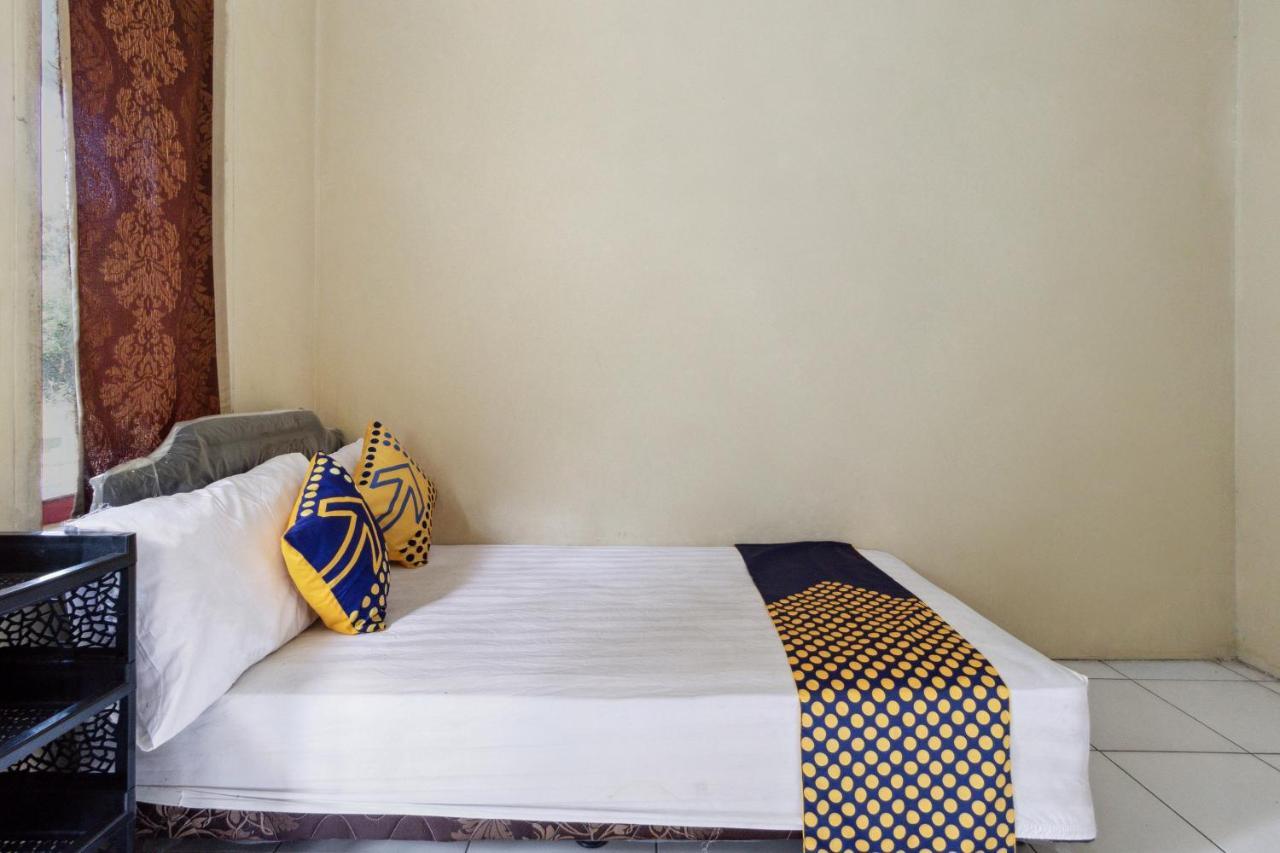Spot On 92832 Al Mahira Syariah Hotel Majalengka Bagian luar foto