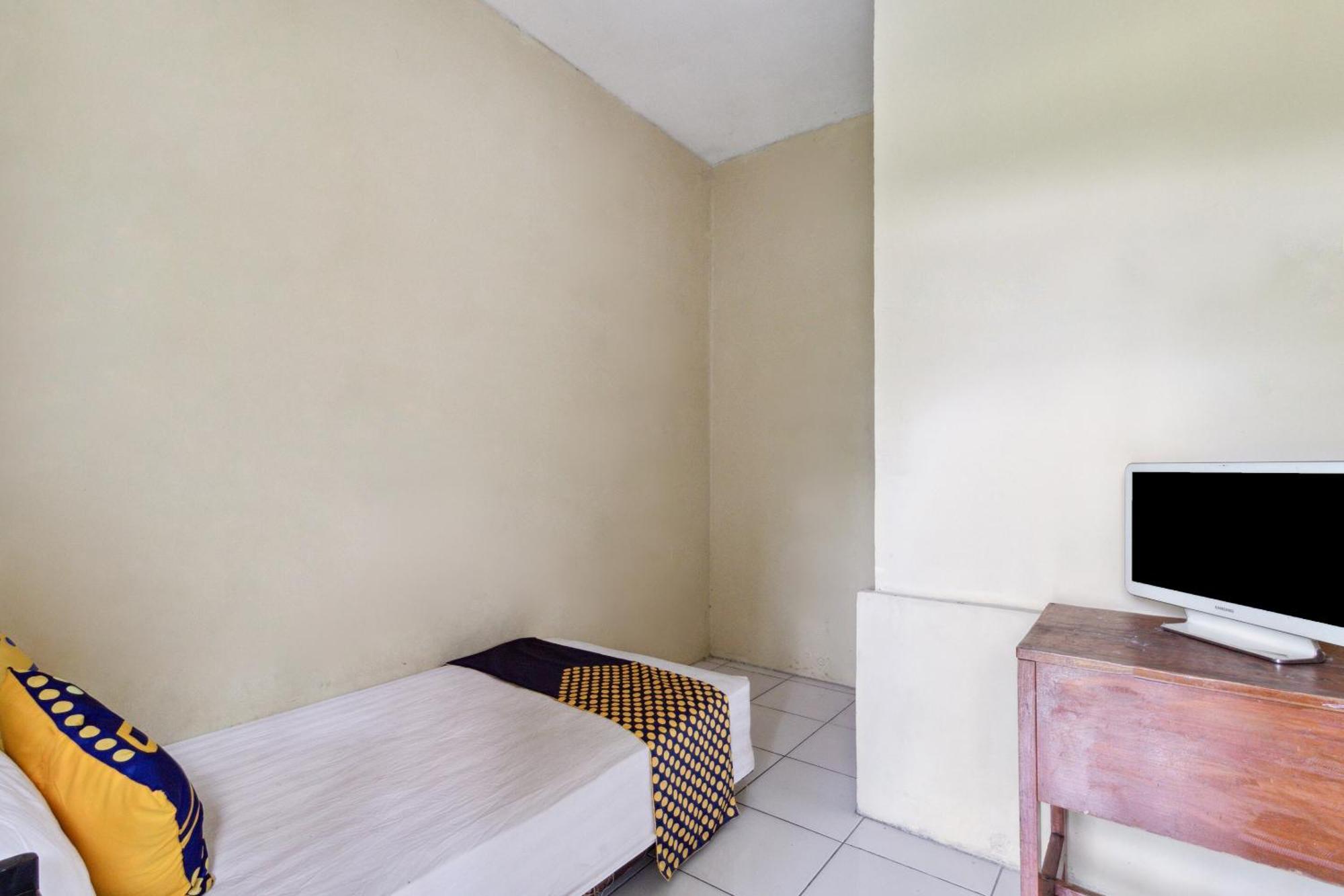 Spot On 92832 Al Mahira Syariah Hotel Majalengka Bagian luar foto
