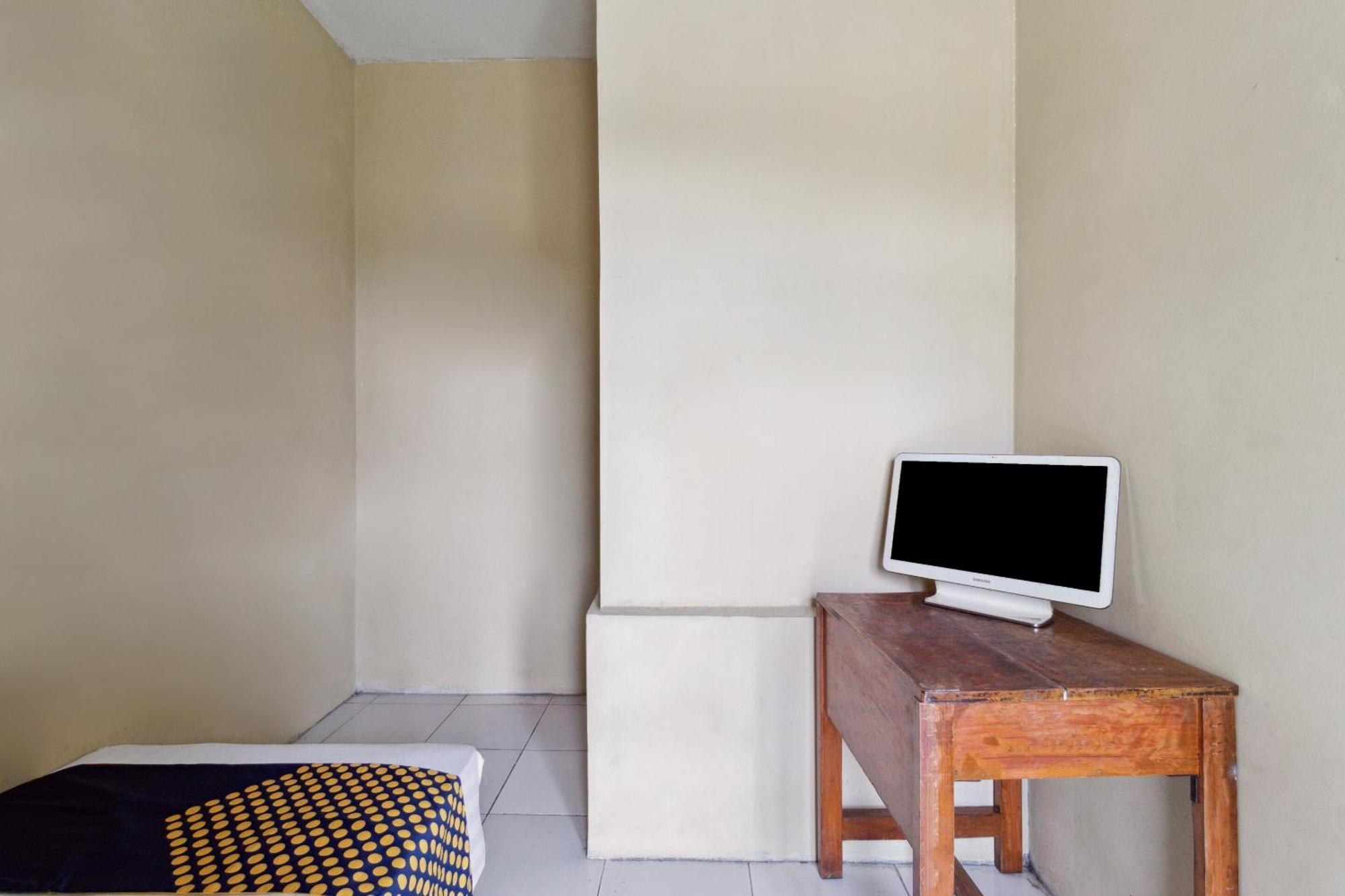 Spot On 92832 Al Mahira Syariah Hotel Majalengka Bagian luar foto