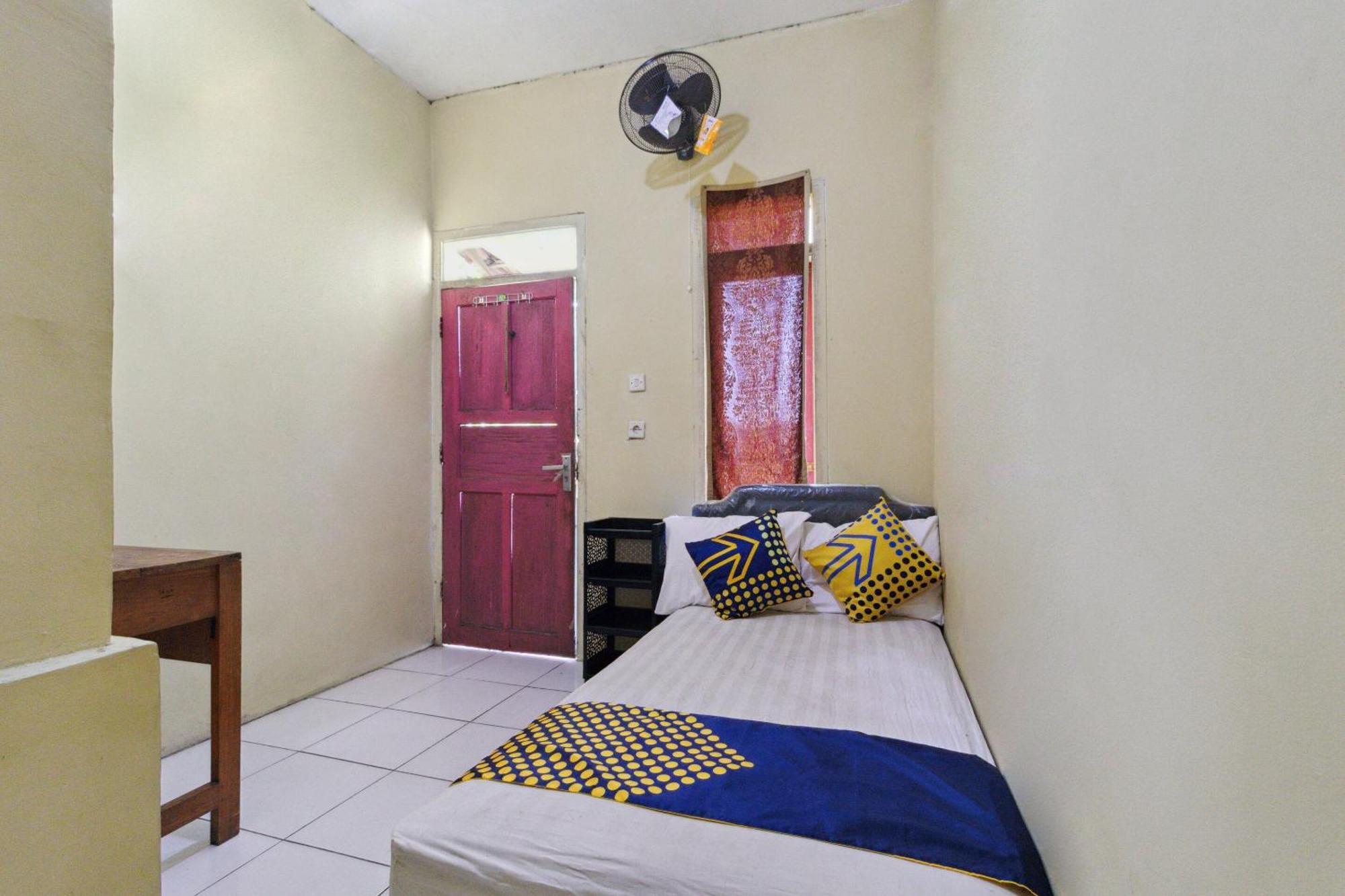 Spot On 92832 Al Mahira Syariah Hotel Majalengka Bagian luar foto