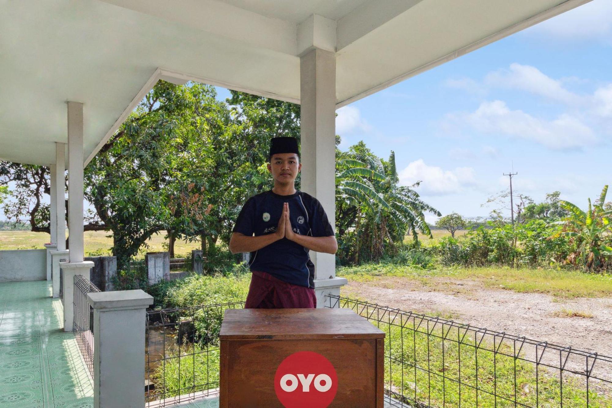 Spot On 92832 Al Mahira Syariah Hotel Majalengka Bagian luar foto