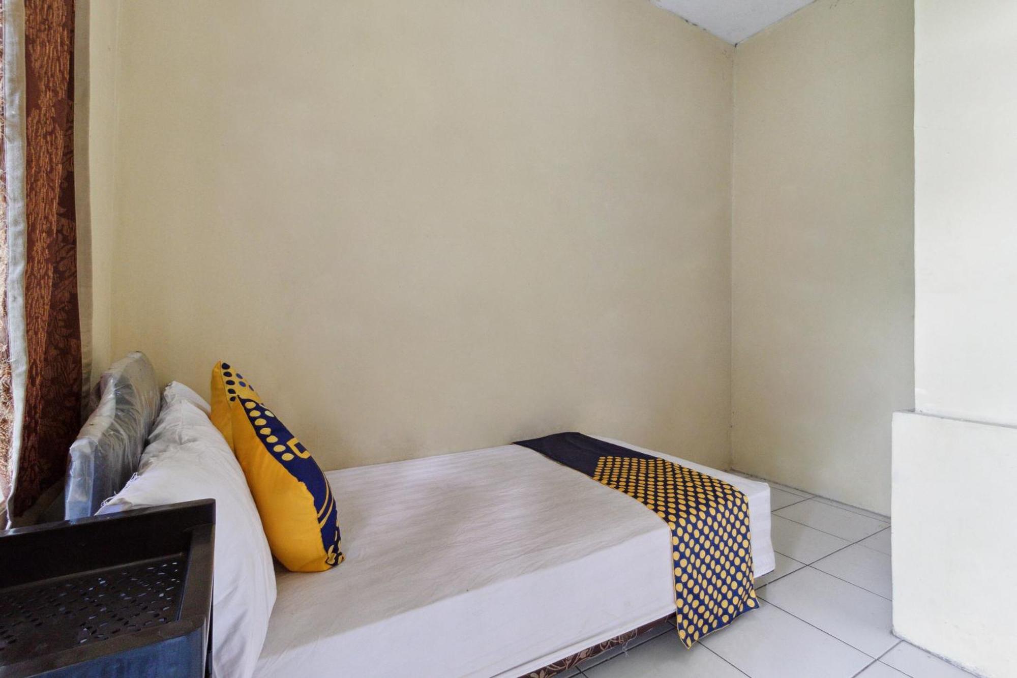 Spot On 92832 Al Mahira Syariah Hotel Majalengka Bagian luar foto