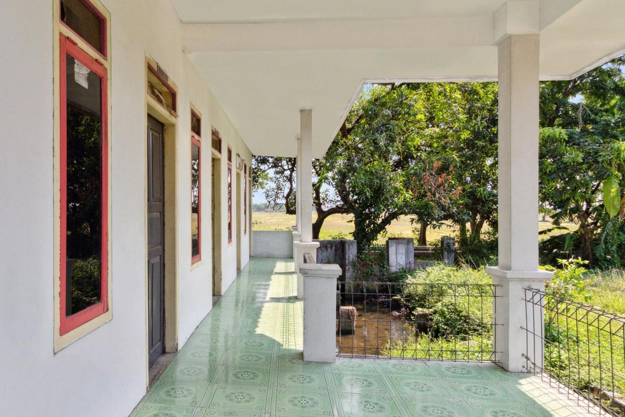 Spot On 92832 Al Mahira Syariah Hotel Majalengka Bagian luar foto